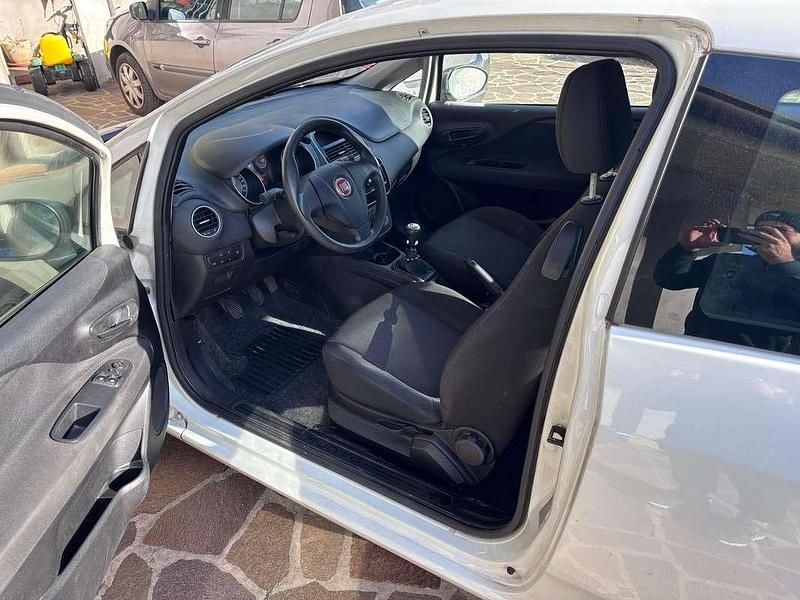 Usata Fiat Punto Young 77 CV (56 kW) 2015 Bianco Berlina
