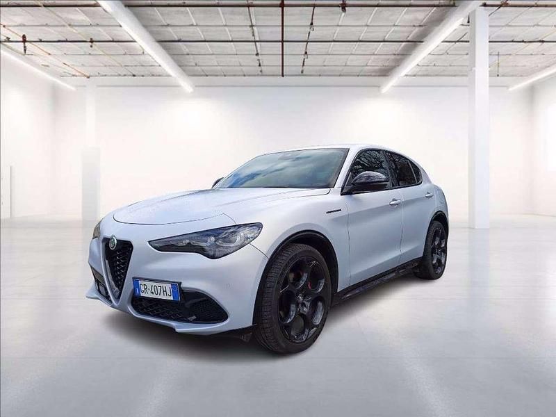 Usata Alfa Romeo Stelvio Competizione 209 CV (153 kW) 2023 Argento metallizzato SUV