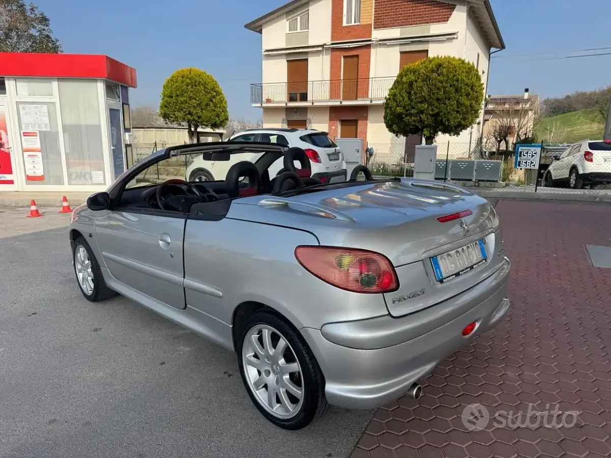 Usata Peugeot 206 CC 109 CV (80 kW) 2003 Grigio Cabrio