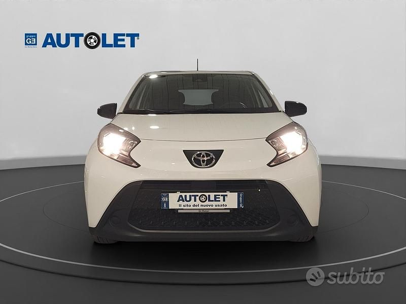 Begagnad Toyota Aygo X Active 72 HK (52 kW) 2022 Vit SUV