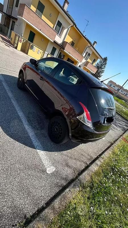 Usata Lancia Ypsilon 85 CV (62 kW) 2013 Utilitaria