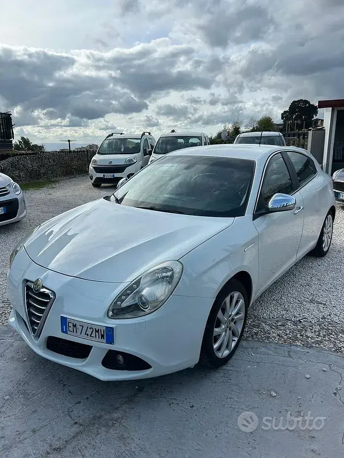 Usata Alfa Romeo Giulietta Exclusive 140 CV (102 kW) 2012 Bianco Utilitaria