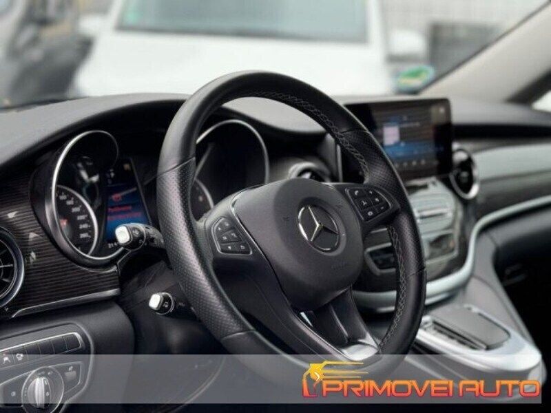 Nero Usata 2022 Mercedes V300 Executive Monovolume | 73.700 € (Cara) - Immagine 1/4