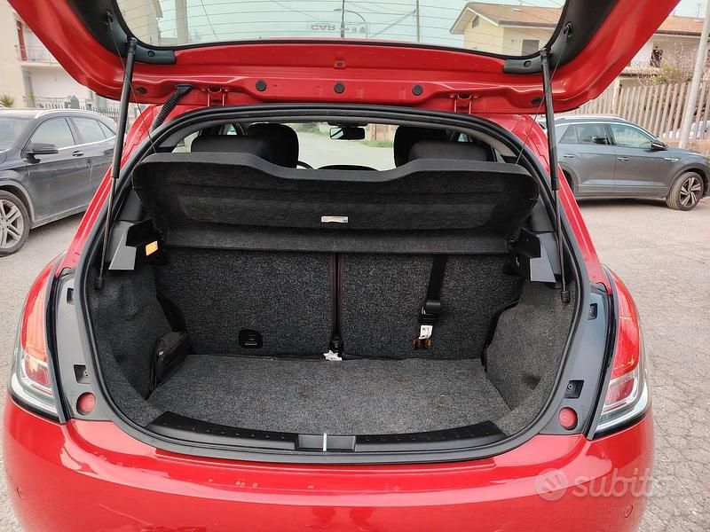 Usata Lancia Ypsilon 80 CV (58 kW) 2018 Rosso Utilitaria