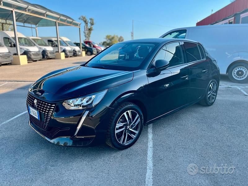 Nero Usata 2021 Peugeot 208 Allure Due volumi | 13.800 € (Molto cara) - Immagine 1/4