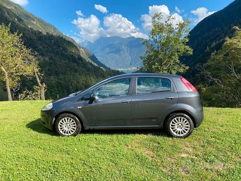 Usata Fiat Grande Punto 75 CV (55 kW) 2008 Nero Utilitaria