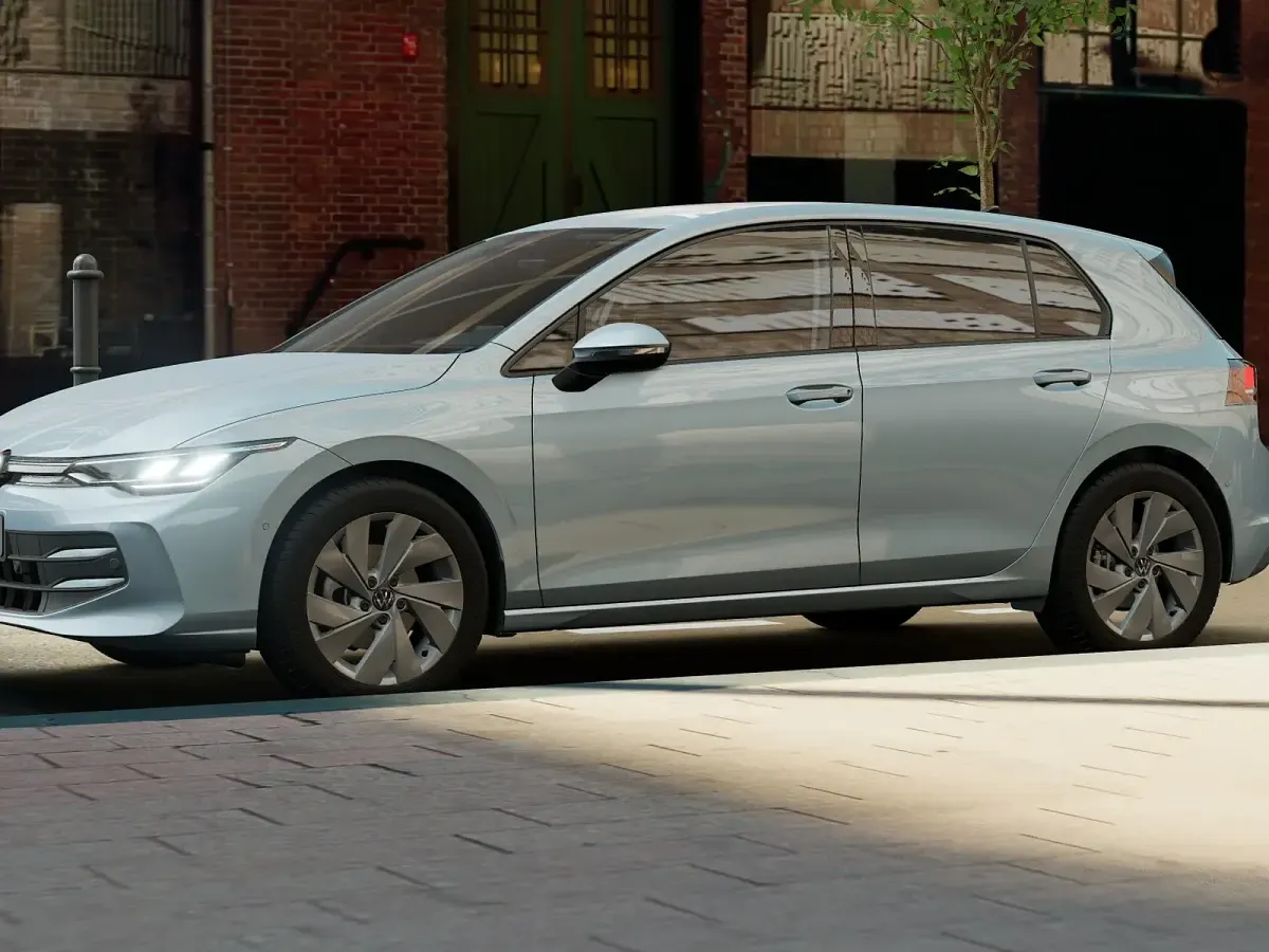 Nuova VW Golf VIII Edition 150 CV (110 kW) 2026 Crystal ice blue metallizzato Berlina