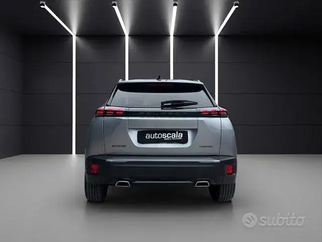Usata Peugeot 2008 Allure 136 CV (100 kW) 2025 Grigio SUV