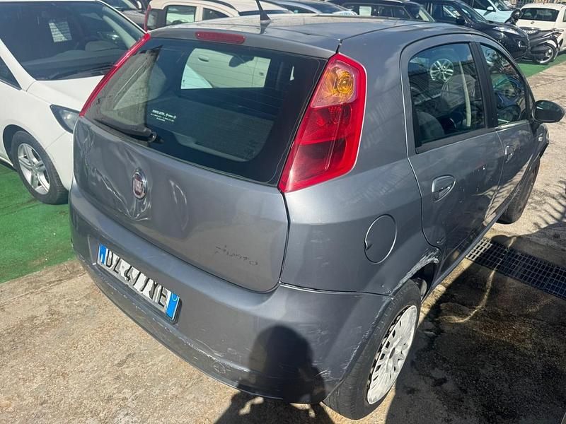 Begagnad Fiat Punto Classica 77 HK (56 kW) 2009 Grå Sedan