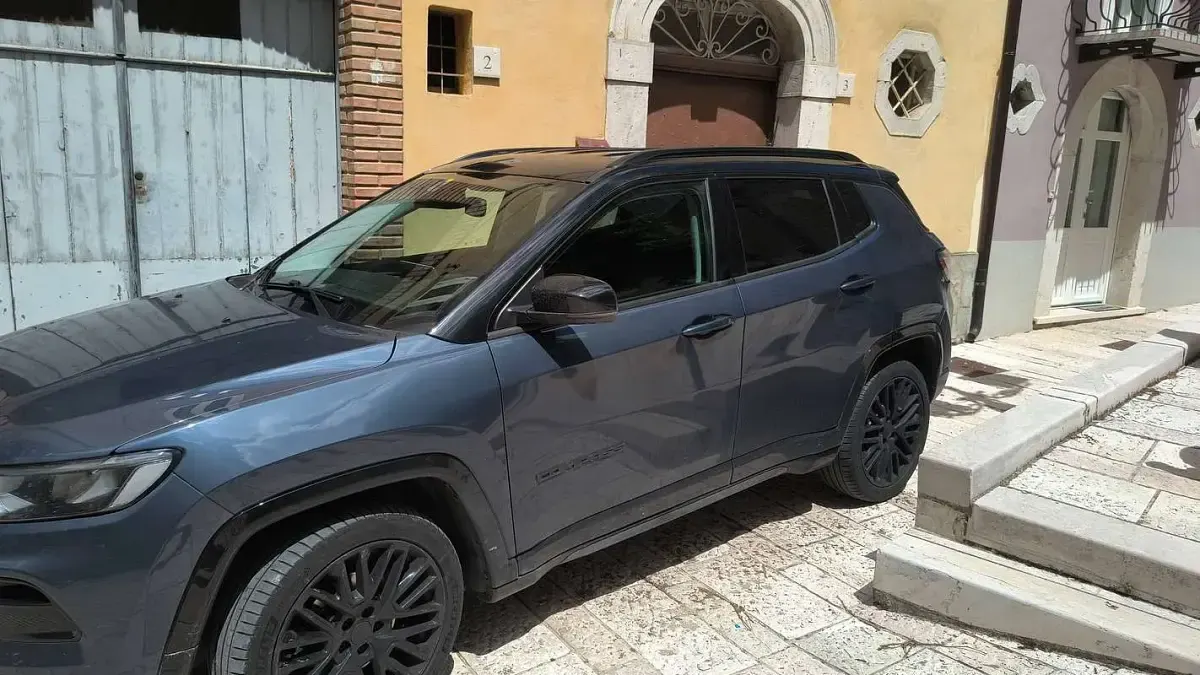 Usata Jeep Compass 131 CV (96 kW) 2023 Blu/azzurro SUV