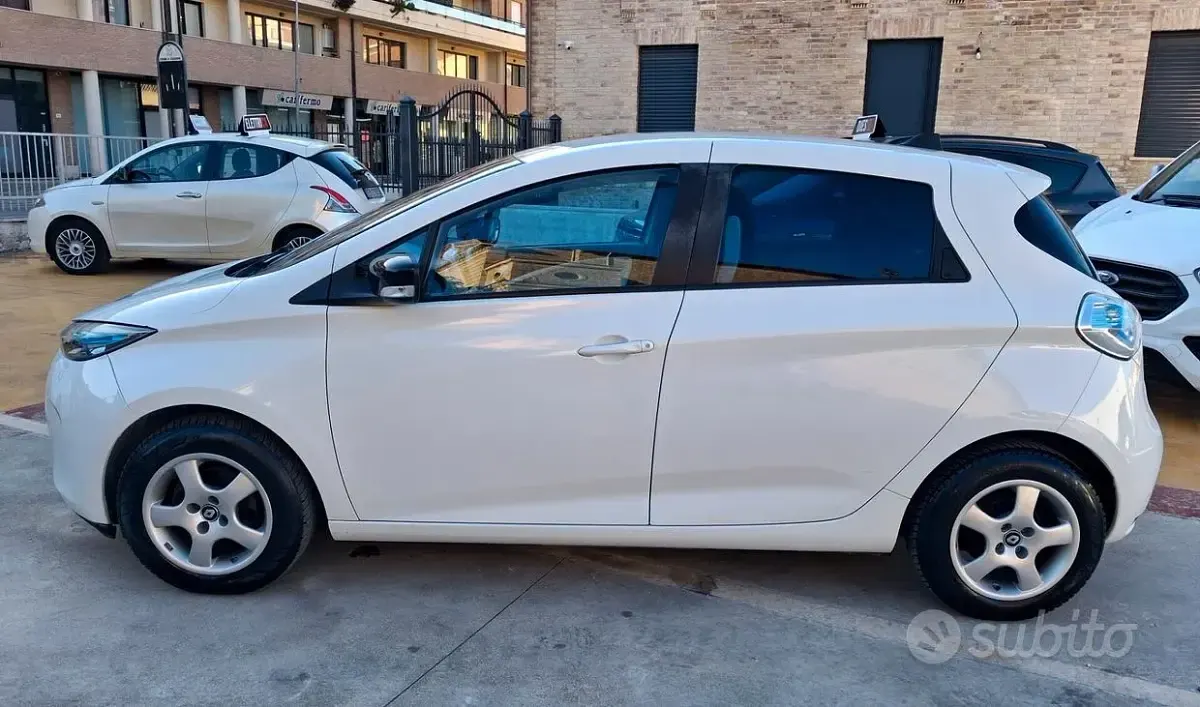 Usata Renault Zoe 50 kW (68 CV) 2015 Bianco Utilitaria