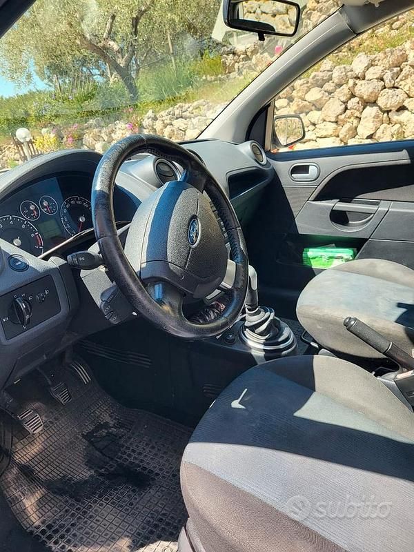 Usata Ford Fiesta 2006 Utilitaria