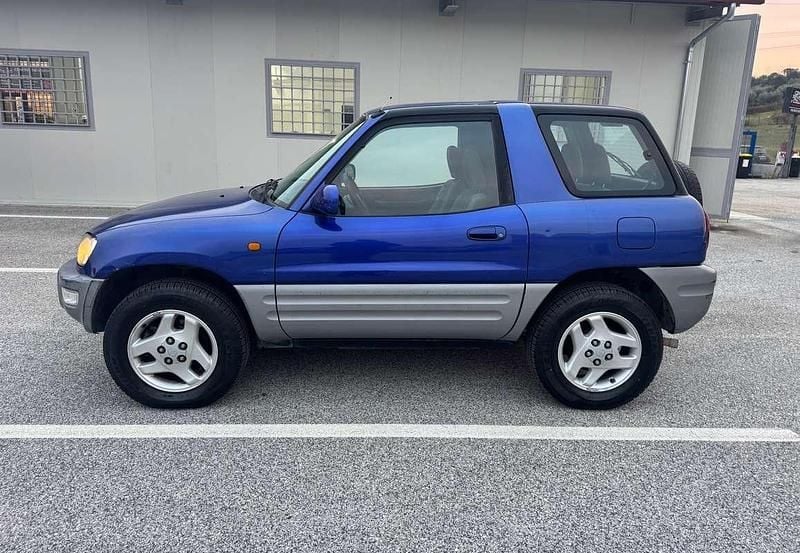 Usata Toyota RAV4 128 CV (94 kW) 2000 Blu/azzurro SUV