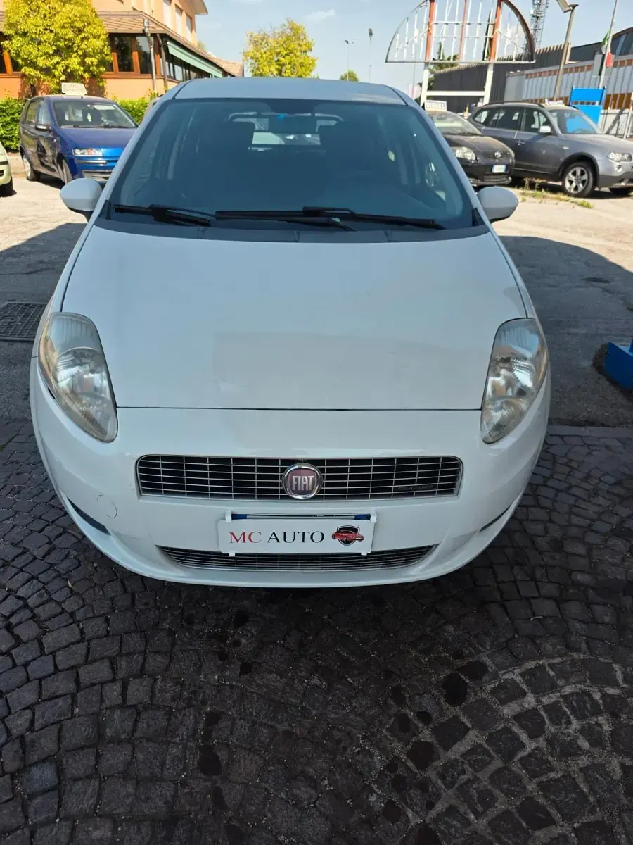 Usata Fiat Grande Punto 75 CV (55 kW) 2009 Bianco Utilitaria