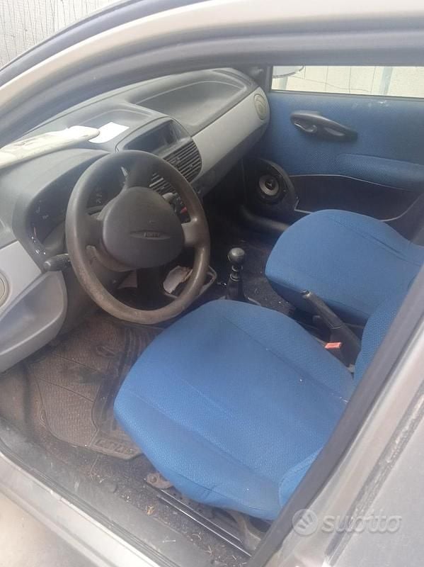 Usata Fiat Punto 57 CV (41 kW) 2000 Grigio Utilitaria