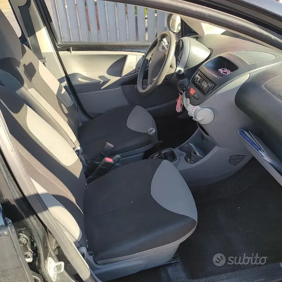 Usata Peugeot 107 Access 68 CV (50 kW) 2011 Nero Utilitaria