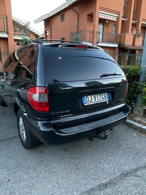Usata Chrysler Voyager 116 CV (85 kW) 2007 Nero Monovolume