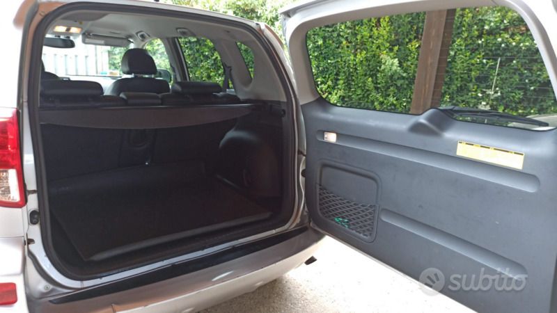 Usata Toyota RAV4 128 CV (94 kW) 2008 Grigio SUV