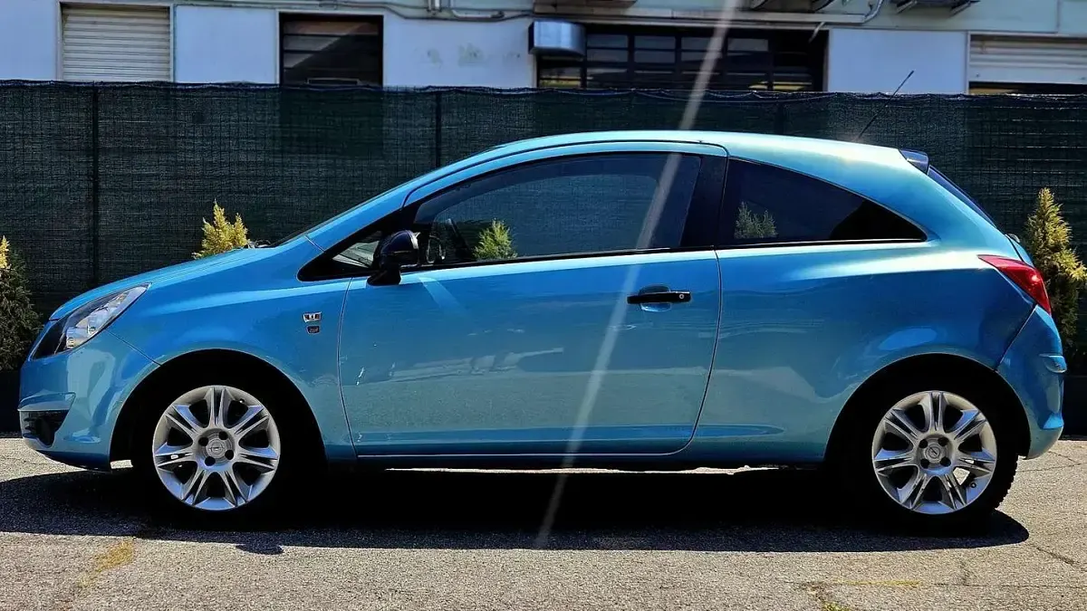 Usata Opel Corsa Club 86 CV (63 kW) 2012 Utilitaria