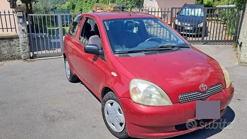 Usata Toyota Yaris 2003 Rosso Utilitaria