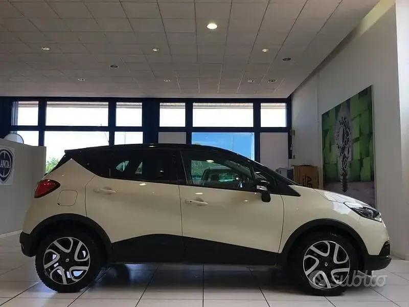 Usata Renault Captur 120 CV (88 kW) 2016 Beige SUV