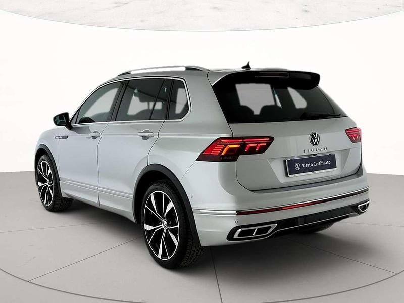 Usata VW Tiguan R-line 150 CV (110 kW) 2023 Reflex silver metallizzato SUV