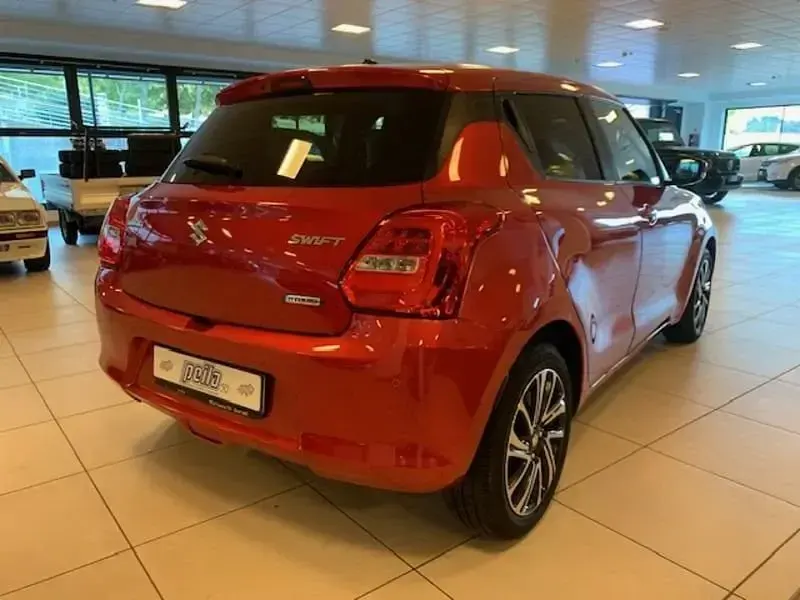 Usata Suzuki Swift 83 CV (61 kW) 2023 Rosso Utilitaria