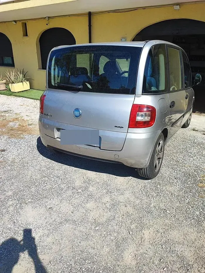 Usata Fiat Multipla 120 CV (88 kW) 2006 Grigio Monovolume