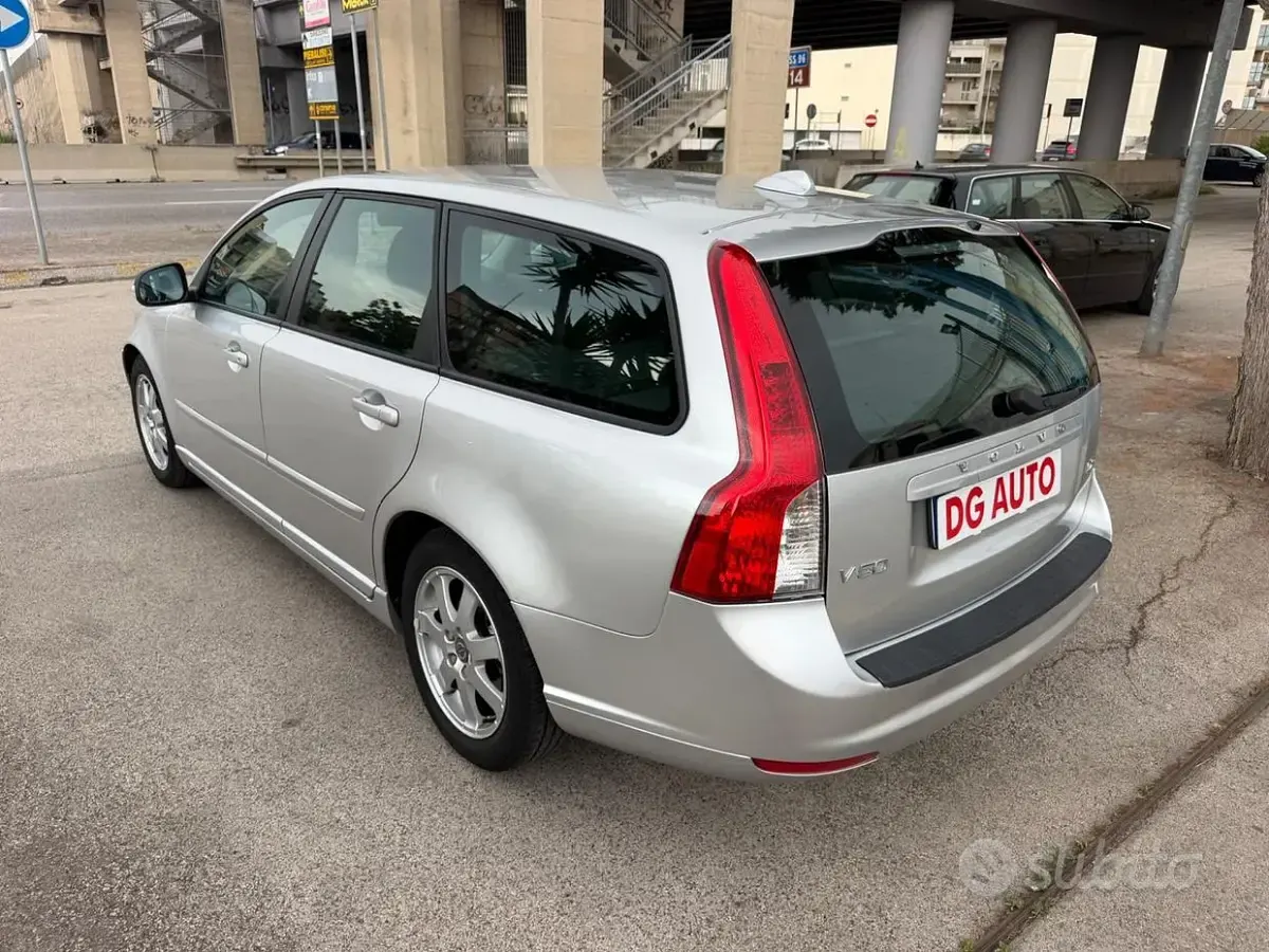 Usata Volvo V50 115 CV (84 kW) 2011 Grigio Station wagon