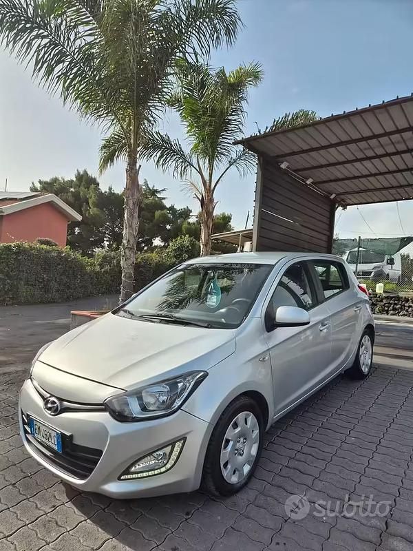 Usata Hyundai i20 Edition 77 CV (56 kW) 2012 Grigio Utilitaria