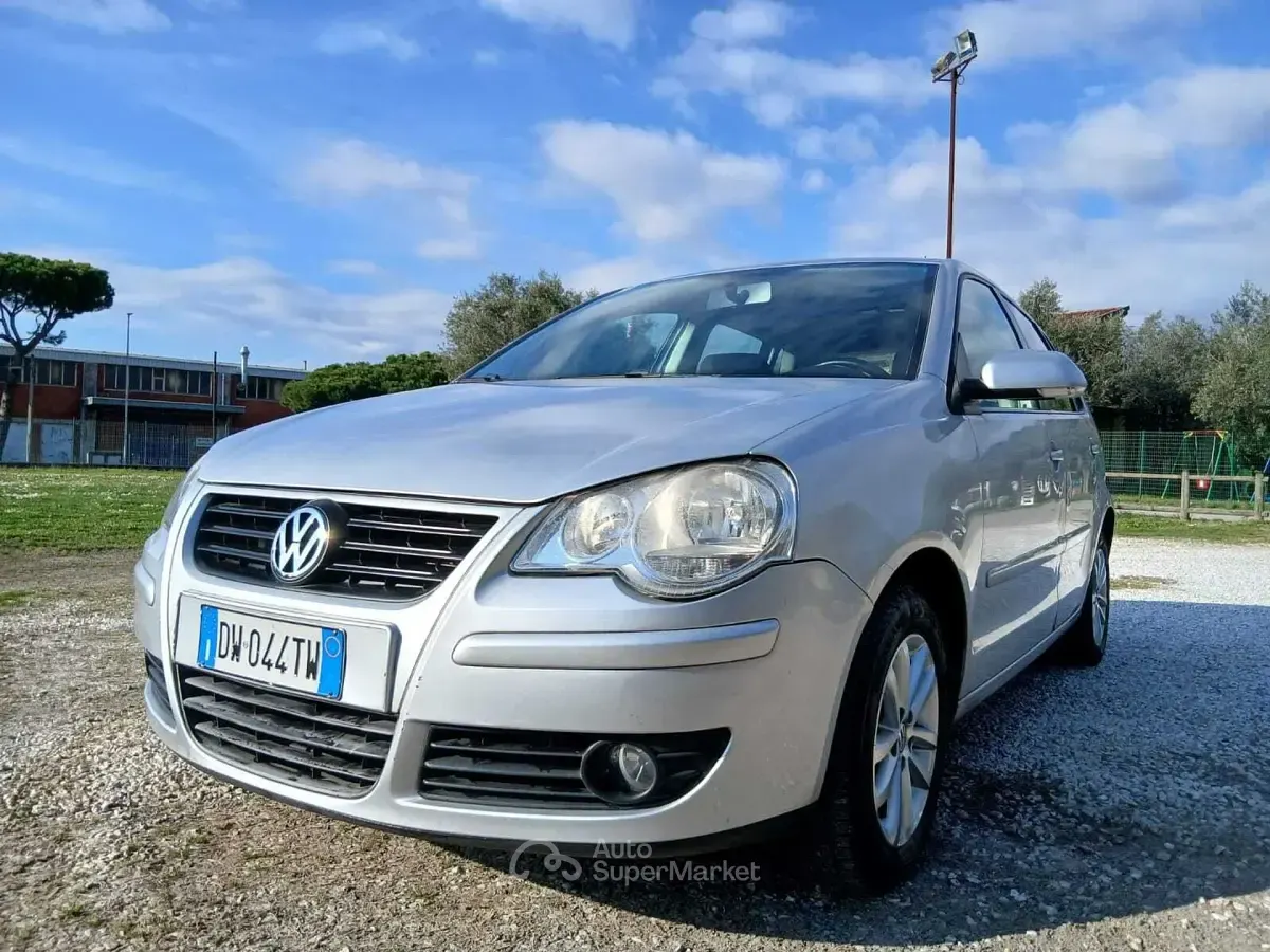 Begagnad VW Polo Comfortline 80 HK (58 kW) 2009 Silver Halvkombi