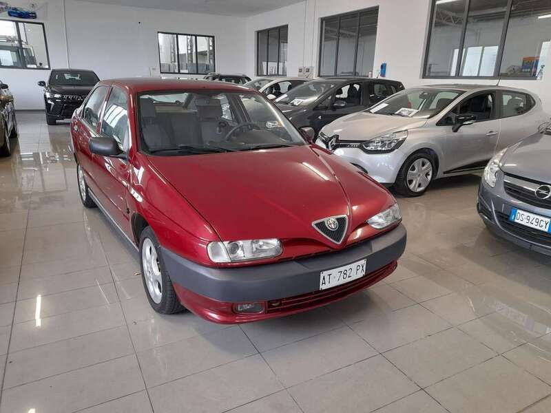 Rosso Usata 1997 Alfa Romeo 146 Tre volumi | 2900 € (Cara) - Immagine 1/4