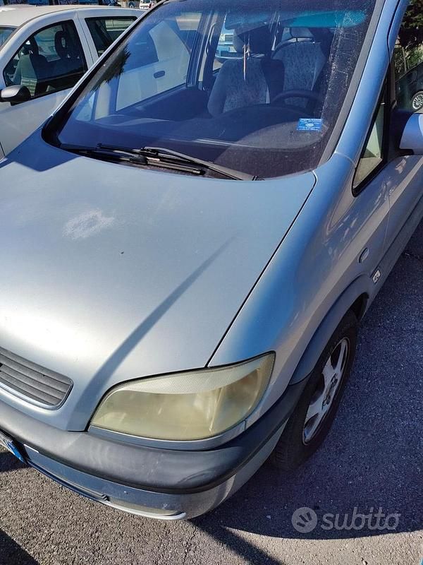 Usata Opel Zafira 101 CV (74 kW) 2002 Grigio Monovolume