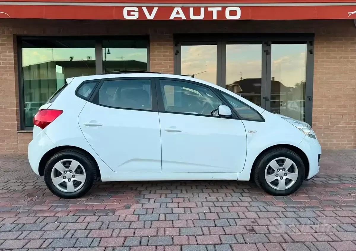Usata Kia Venga Active 90 CV (66 kW) 2013 Bianco Utilitaria