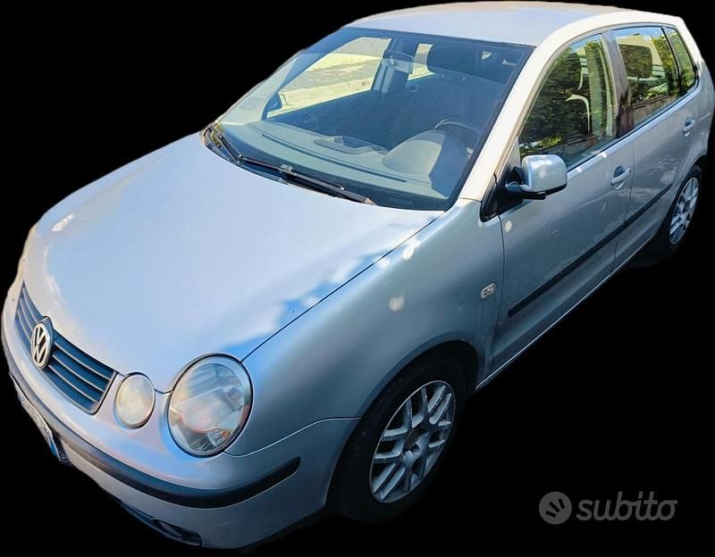 Grigio Usata 2002 VW Polo Comfortline Due volumi | 2500 € (Buon prezzo) - Immagine 1/4