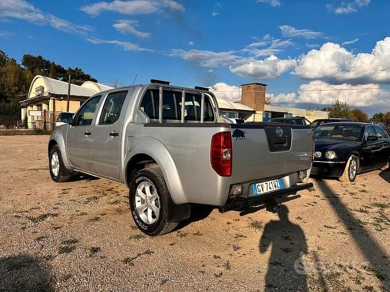 Usata Nissan Navara XE 190 CV (139 kW) 2010 Grigio Pick-up