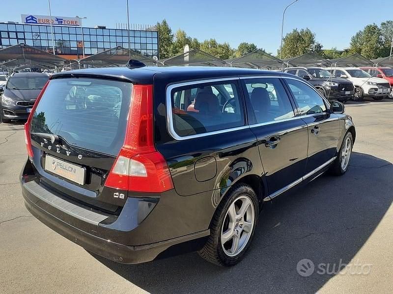 Usata Volvo V70 Momentum 163 CV (119 kW) 2011 Nero Station wagon