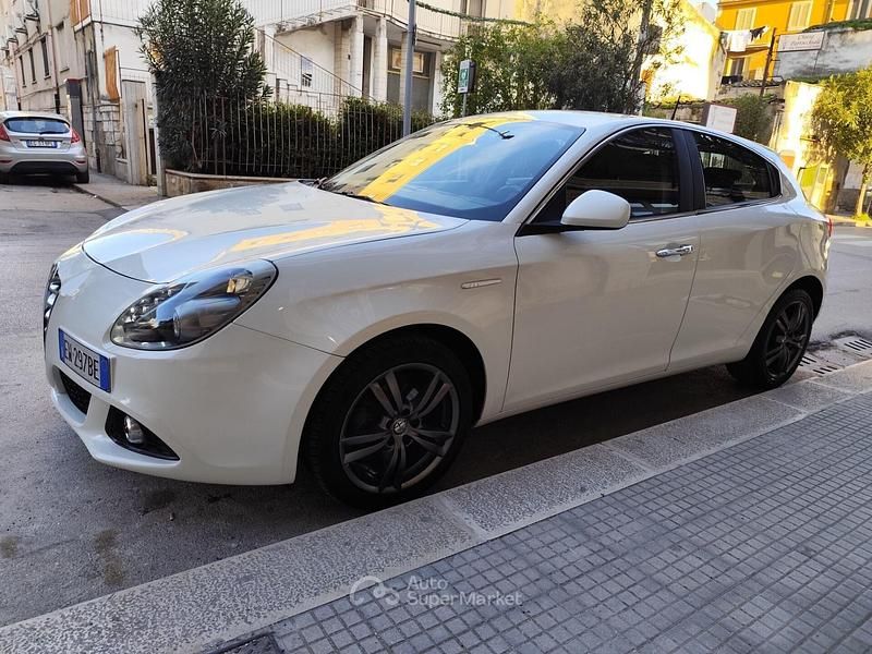 Usata Alfa Romeo Giulietta Distinctive 105 CV (77 kW) 2014 Bianco Berlina