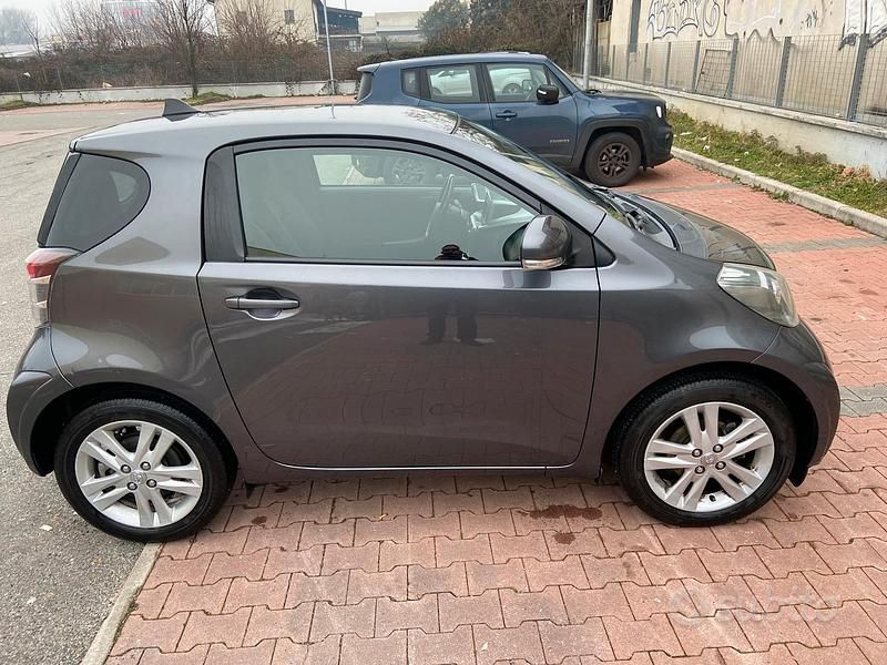Usata Toyota iQ 98 CV (72 kW) 2009 Marrone Utilitaria