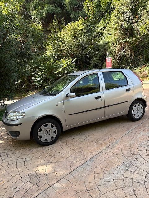 Usata Fiat Punto Dynamic 69 CV (50 kW) 2005 Grigio Utilitaria