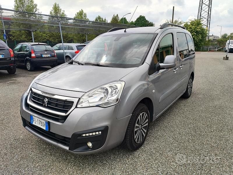 Usata Peugeot Partner Tepee Active 99 CV (72 kW) 2017 Grigio Monovolume