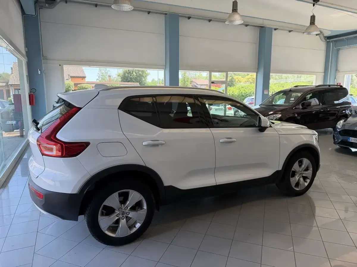 Usata Volvo XC40 Momentum 150 CV (110 kW) 2019 Bianco SUV