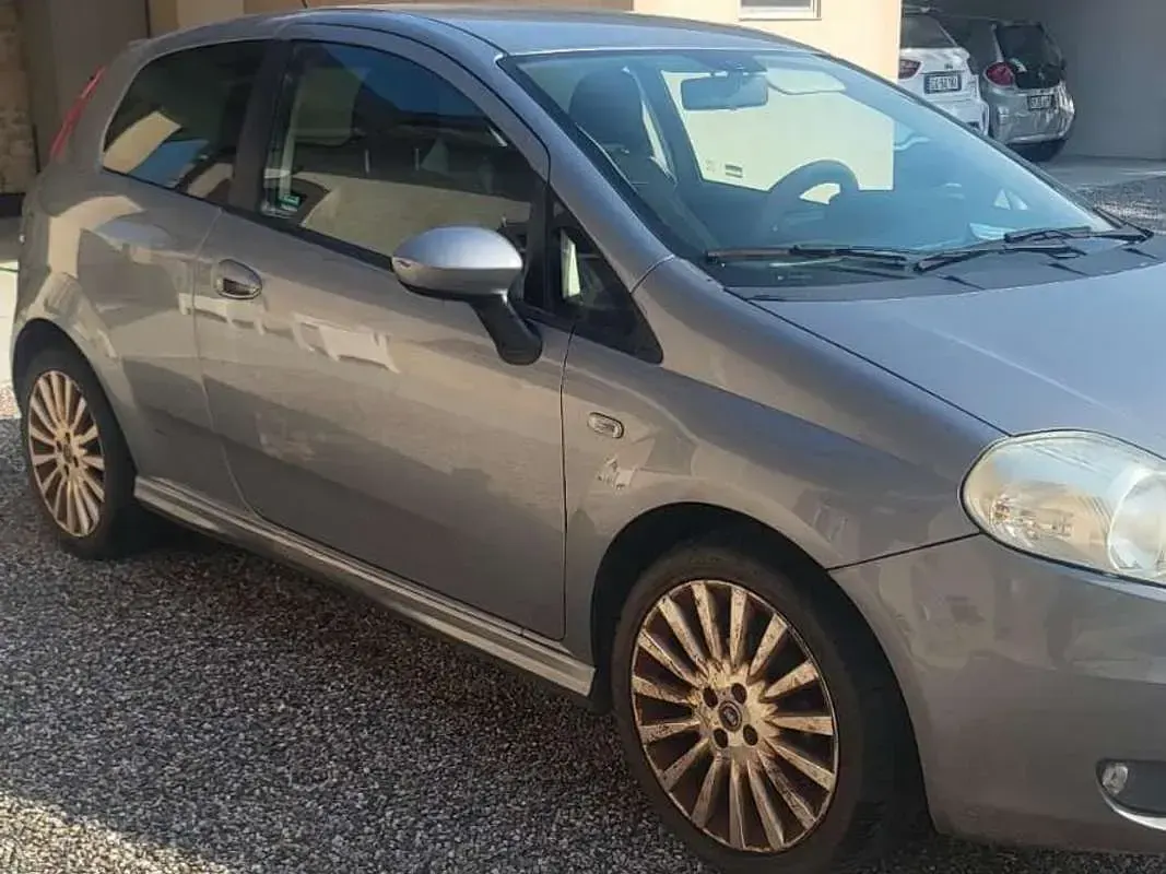Usata Fiat Grande Punto Sport 95 CV (69 kW) 2006 Argento Utilitaria
