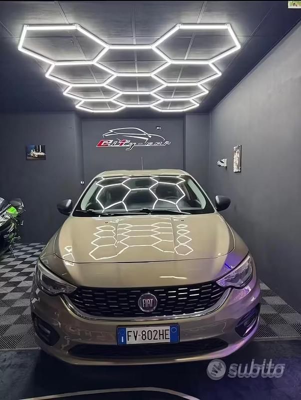 Usata Fiat Tipo Easy 95 CV (69 kW) 2019 Marrone Berlina