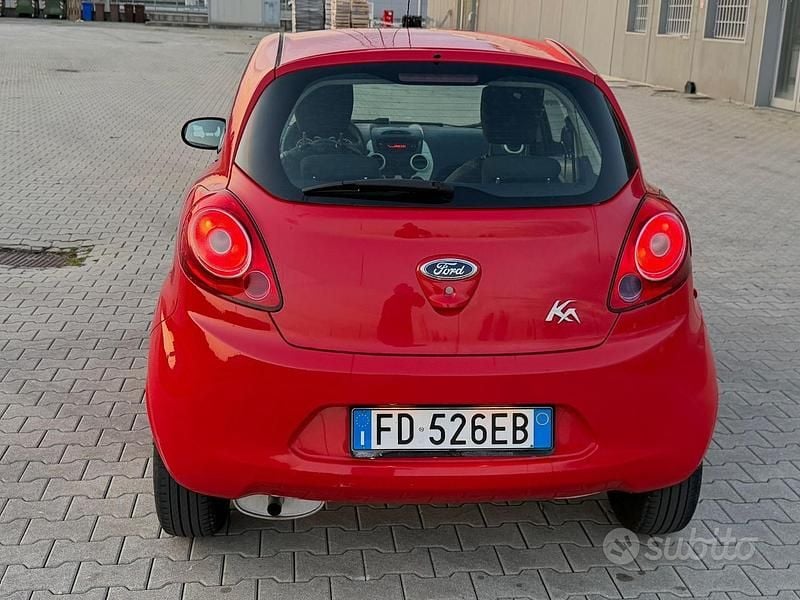 Usata Ford Ka 69 CV (50 kW) 2016 Rosso Berlina