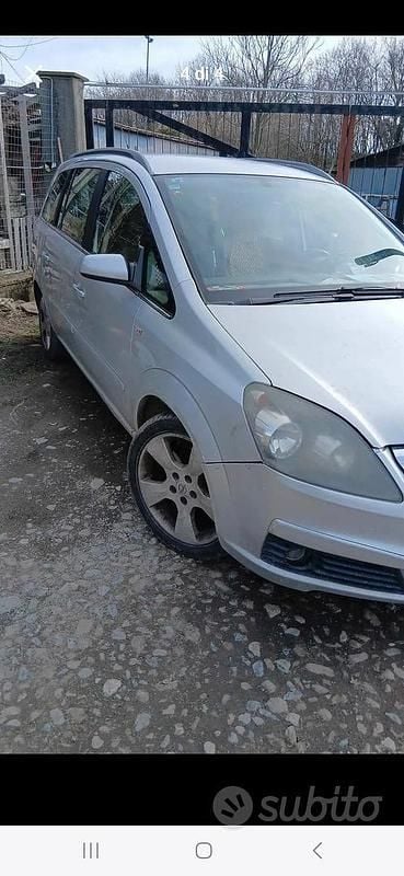 Usata Opel Zafira 2009 Grigio Monovolume