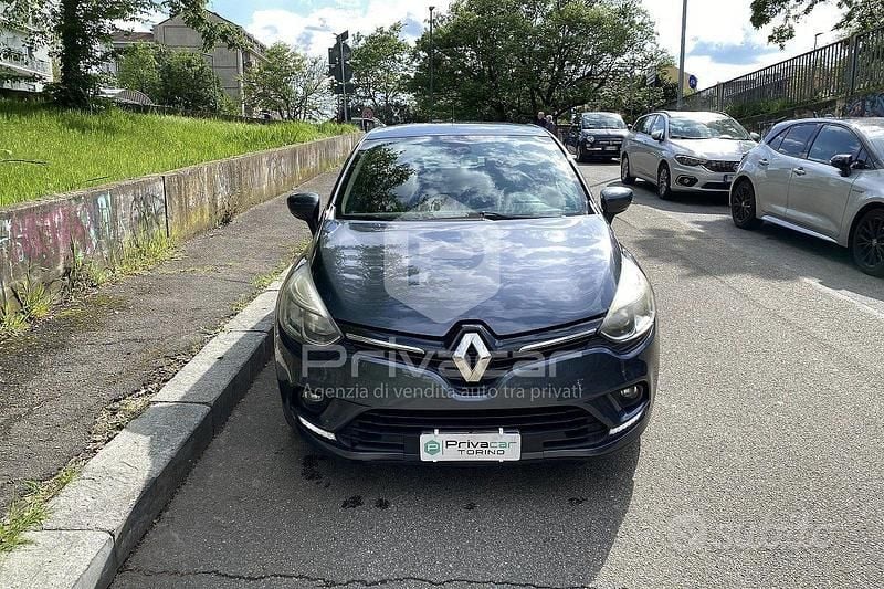 Usado Renault Clio IV Zen 75 CV (55 kW) 2016 Gris Utilitario