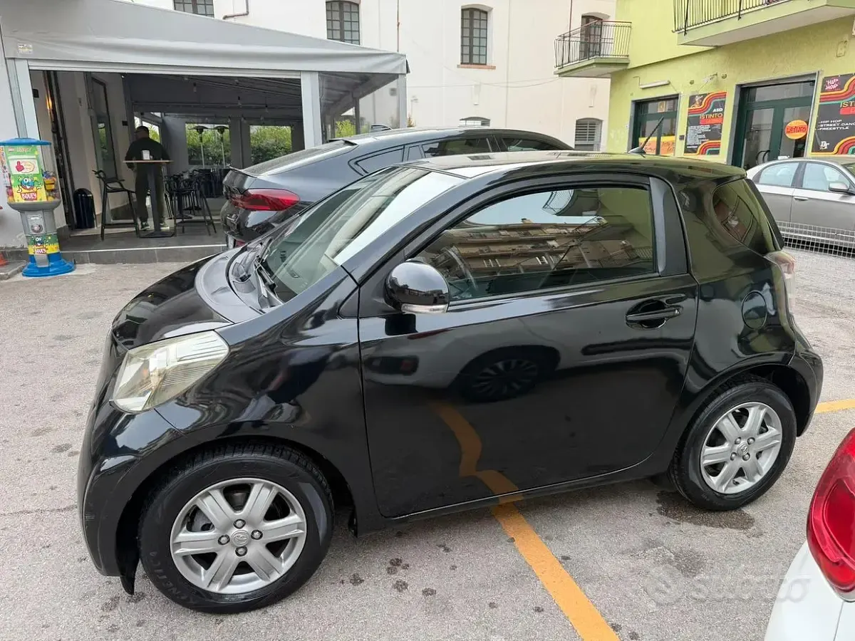 Usata Toyota iQ 68 CV (50 kW) 2009 Nero Utilitaria