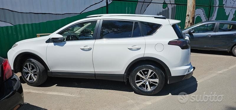 Bianco Usata 2016 Toyota RAV4 SUV | 16.000 € (Molto cara) - Immagine 1/4