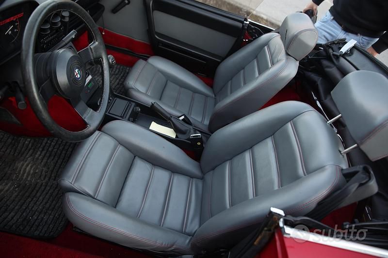 Usata Alfa Romeo Spider 125 CV (91 kW) 1989 Rosso Cabrio